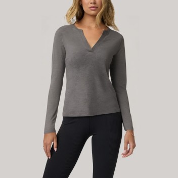 Retro-style slim-fit V-neck women's base layer top