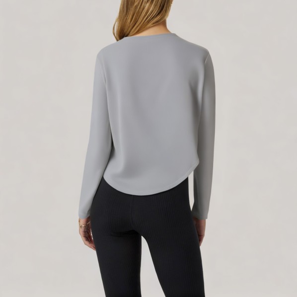Loose-fitting and breathable women's long-sleeved base layer