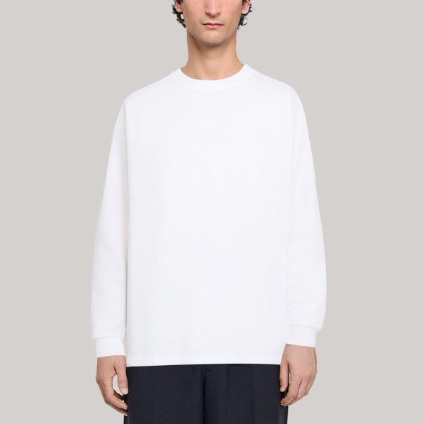 White loose-fitting men's long-sleeved undershirt