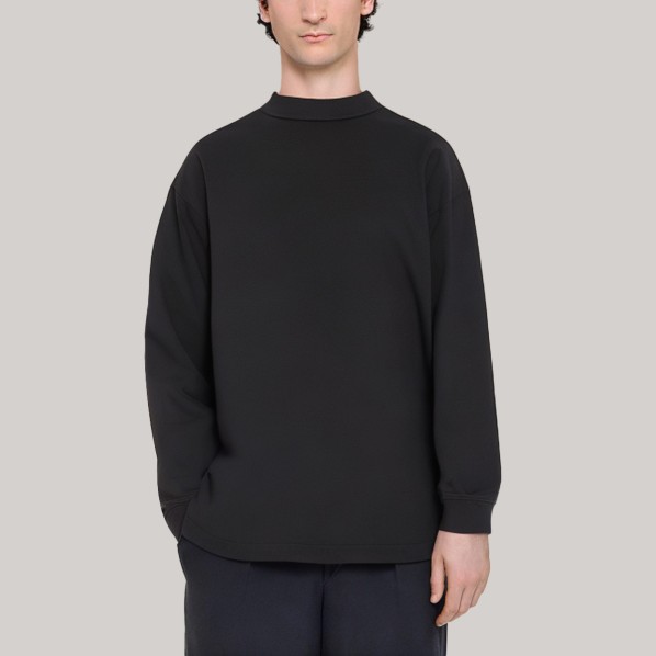 Versatile loose-fitting men's long-sleeved base layer shirt