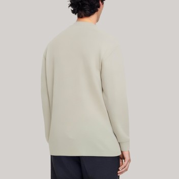 Simple and loose-fitting men's long-sleeved base layer shirt