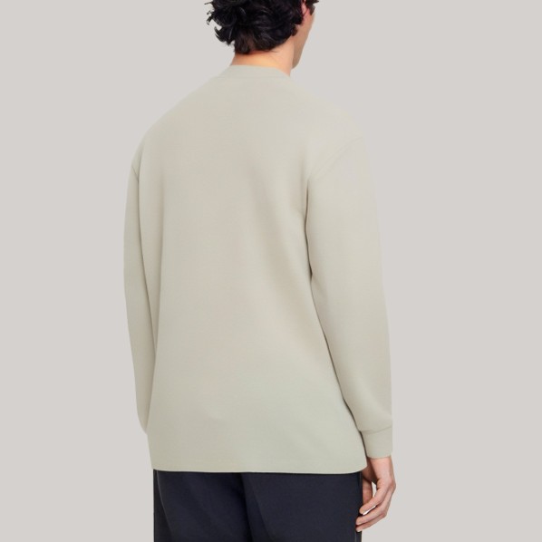 Simple and loose-fitting men's long-sleeved base layer shirt